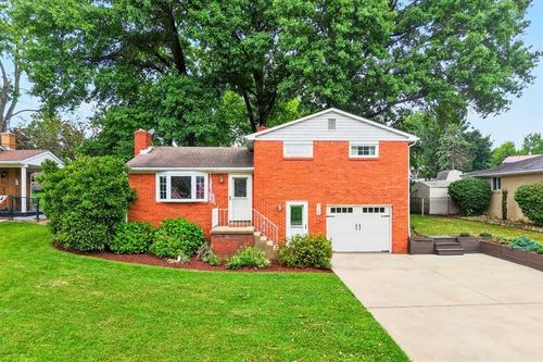 110 Sunrise Dr, Irwin, PA, 15642-9438 | Card Image