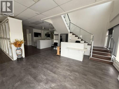 595 Lawrence Ave, Kelowna, BC, V1Y6L8 | Card Image