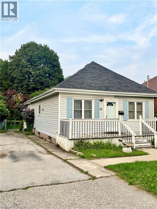 52 Ridgewood Dr, Brantford, ON, N3R1A4 | Card Image
