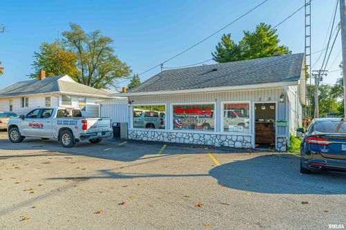 923 & 925 N Adams Street, Lincoln, IL, 62656 | Card Image