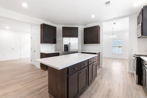 323 Lakeside Dr, Lakehills, TX, 78063-6576 | Card Image