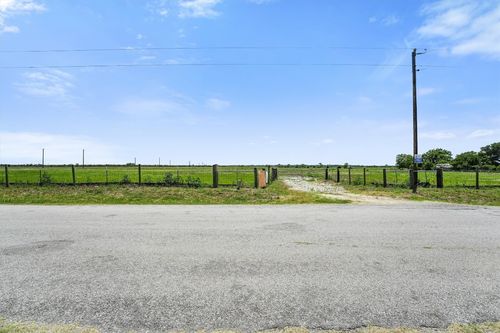 365 Lisa Mae Rd, Bellville, TX, 77418-5786 | Card Image