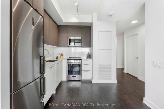 1110 - 215 Veterans Dr, Condo with 2 bedrooms, 2 bathrooms and 1 parking in Brampton ON | Image 14