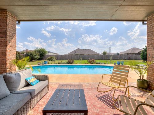 18398 Stagecoach Trl, Norman, OK, 73072-9619 | Card Image