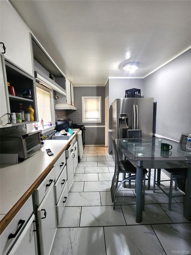 3) Kitchen - 2518 Thom St. Flint .jpg | Image 4