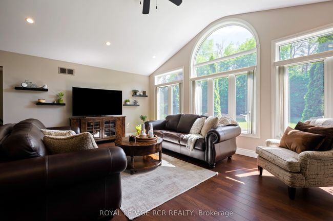 555374 Mono Amaranth Tline, House other with 6 bedrooms, 4 bathrooms and 8 parking in Amaranth ON | Image 9