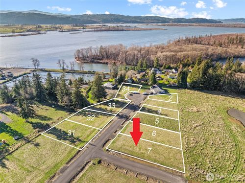 38 Sunnyfield Dr, Cathlamet, WA, 98612-8906 | Card Image