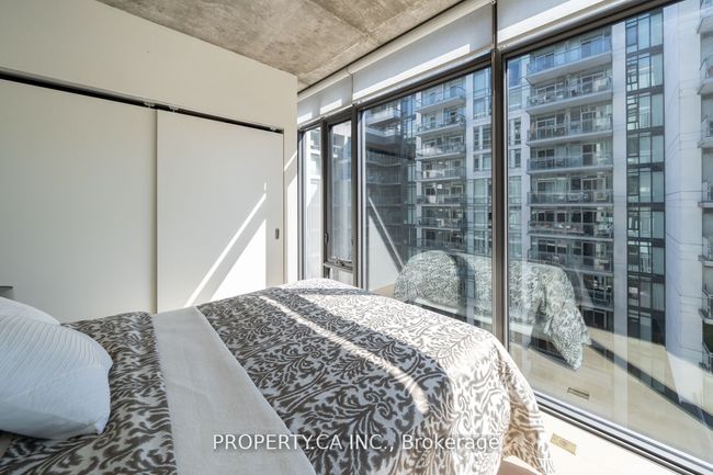 1012 - 111 Bathurst St, Condo with 2 bedrooms, 2 bathrooms and null parking in Toronto ON | Image 15