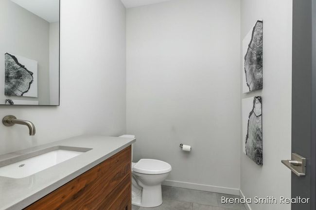 1/2 Bath | Image 19