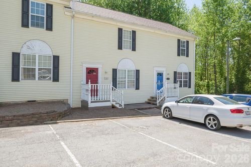 1057 19th St Ne, Hickory, NC, 28601-4313 | Card Image