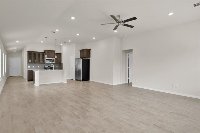 10111 Basil Beebalm Trce, House other with 3 bedrooms, 2 bathrooms and 2 parking in Magnolia TX | Image 8