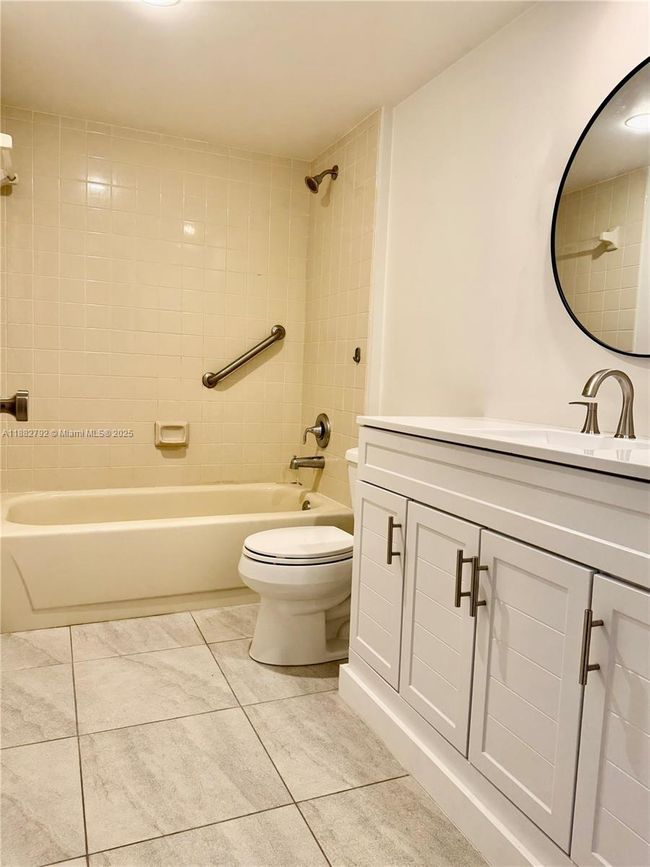 APT-201 - 1717 Whitehall Dr, Condo with 2 bedrooms, 2 bathrooms and null parking in Davie FL | Image 7