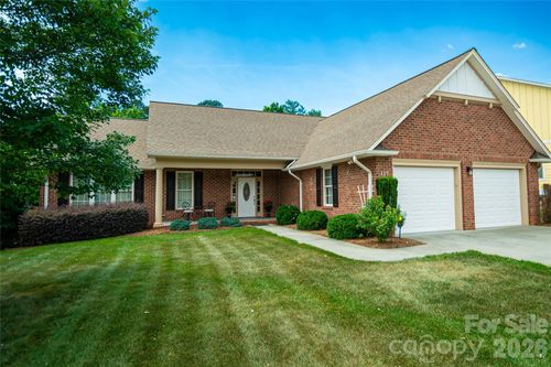 117 Beechmont Dr, Morganton, NC, 28655-0017 | Card Image