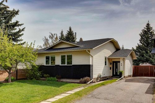 68 Woodmont Rise Sw, Calgary, AB, T2W4L5 | Card Image