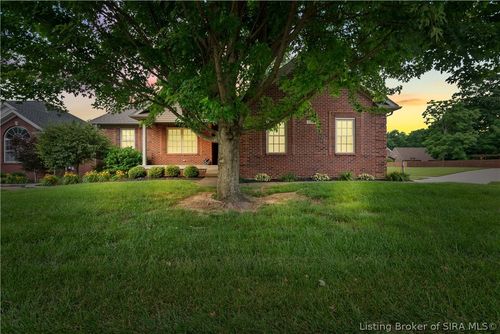 2000 Sterling Oaks Dr, Sellersburg, IN, 47172-9805 | Card Image