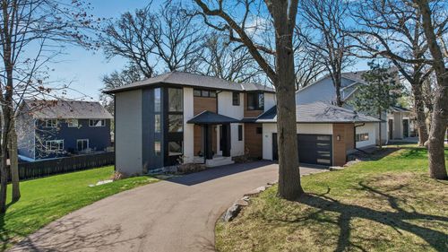 92 Birch St, Mahtomedi, MN, 55115-1603 | Card Image