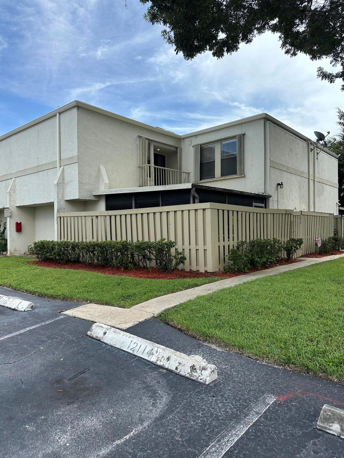 Regal Ct, Wellington, FL 33414