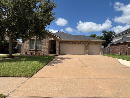 104 Avery Springs Lane, Dickinson, TX, 77539 | Card Image