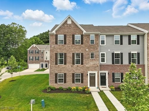 1184 Bean Ln, Akron, OH, 44313-7997 | Card Image