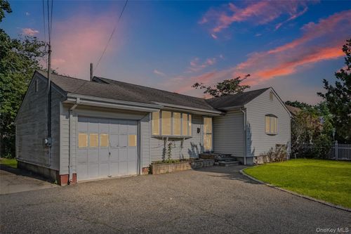 201 Hilltop Dr, Brentwood, NY, 11717-6719 | Card Image