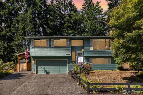 18222 19th Dr Se, Bothell, WA, 98012-6904 | Card Image