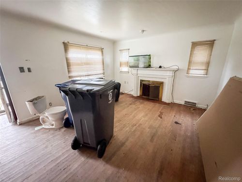 617 W Witherbee St, Flint, MI, 48503-5167 | Card Image