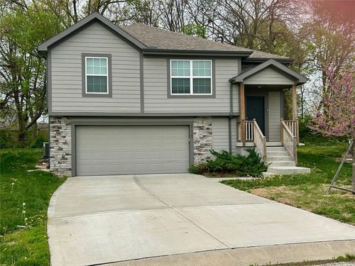 21722 Southcreek Ct, Peculiar, MO, 64078-7833 | Card Image