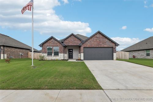 7402 E Pittsburg Ct, Broken Arrow, OK, 74014-5381 | Card Image