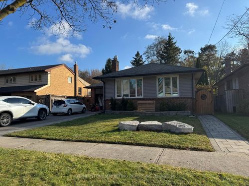 7 Sedgebrook Cres, Etobicoke, ON, M9B2X2 | Card Image