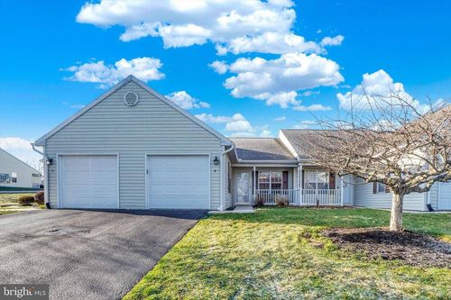 8-8 Hagarman Dr, YORK, PA, 17408-4544 | Card Image