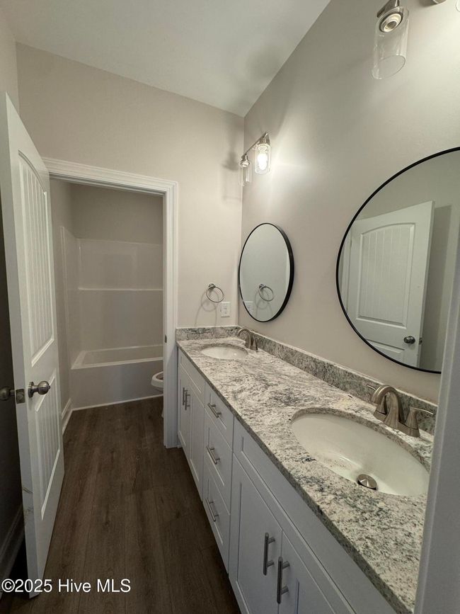 Guest Bathroom | Image 12