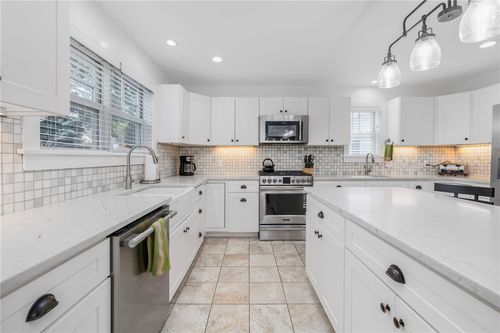 36 Beachview Ter, Middletown, RI, 02842-5905 | Card Image
