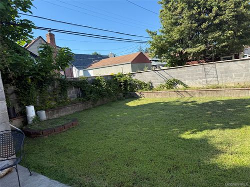 165 Heathcote Rd, Elmont, NY, 11003-2005 | Card Image