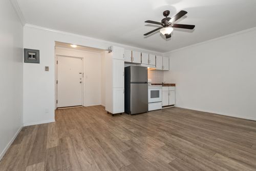 9-450 Esplanade Ave, Harrison Hot Springs, BC, V0M1K0 | Card Image