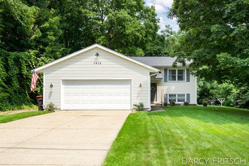 1415 Rosewood St, Jenison, MI, 49428-8110 | Card Image