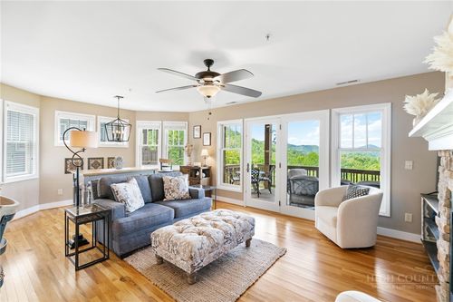 r1211-942 Ridge Haven Pkwy, Banner Elk, NC, 28604-6052 | Card Image