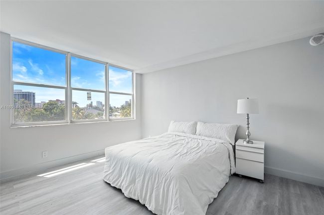 APT-305 - 137 Golden Isles Dr, Condo with 2 bedrooms, 2 bathrooms and null parking in Hallandale Beach FL | Image 9