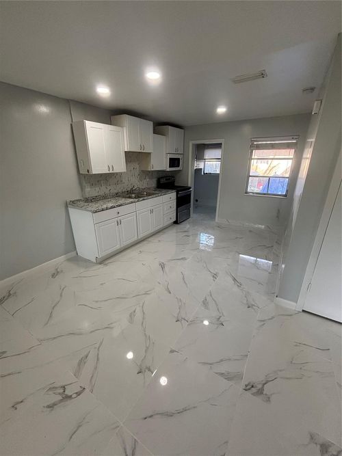 268 Ne 41st St, Oakland Park, FL, 33334-1318 | Card Image