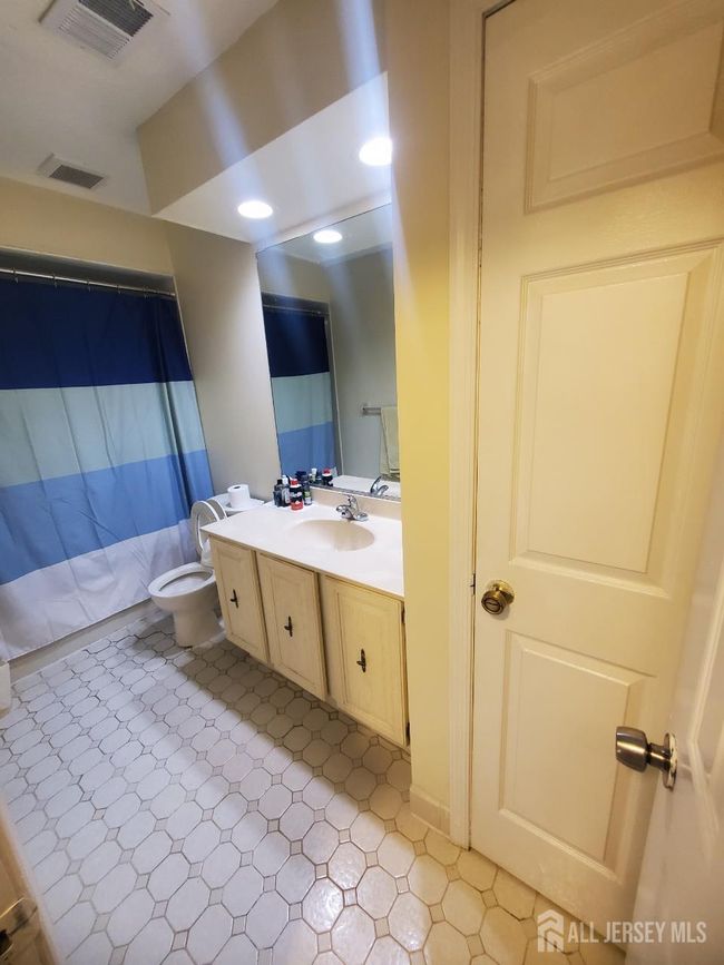 603 Woodbridge Commons Way, Townhouse with 1 bedrooms, 1 bathrooms and null parking in Iselin NJ | Image 13