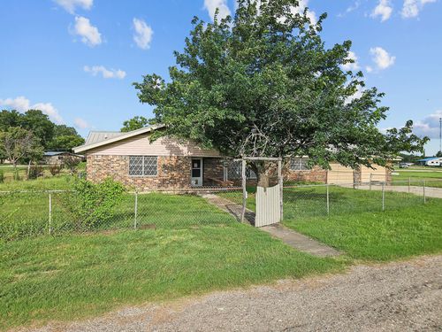 369 N Bell, Evant, TX, 76525-9654 | Card Image
