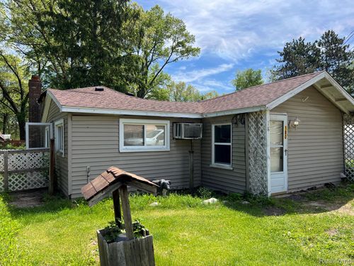 180 Fonda Dr, Columbiaville, MI, 48421-9711 | Card Image