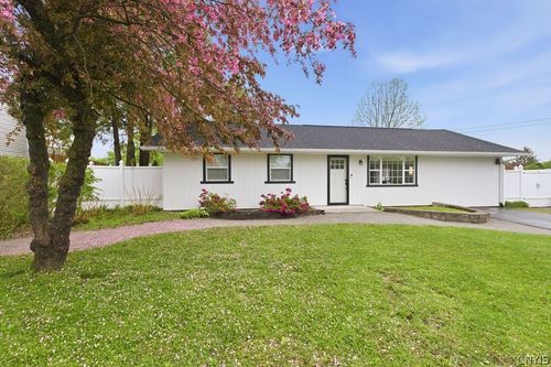 402 Idlewood Blvd, Baldwinsville, NY, 13027-3143 | Card Image