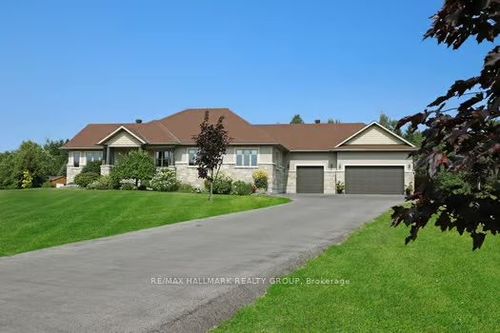 210 W Lake Cir, Carp, ON, K0A1L0 | Card Image