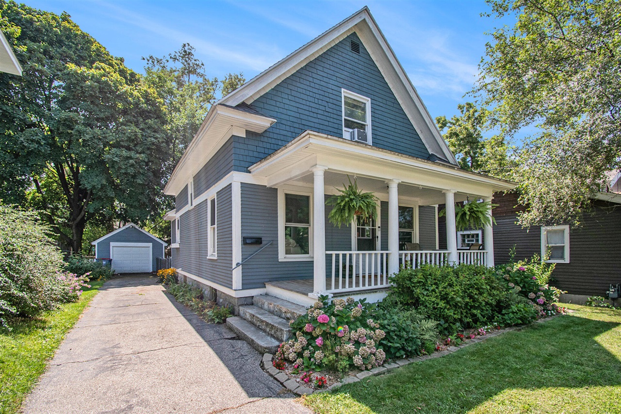 Ardmore St, Grand Rapids, MI 49507