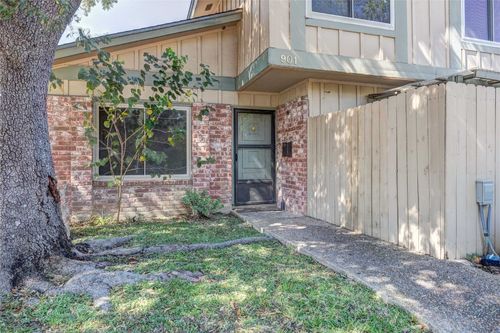 901 E Village Ln, Austin, TX, 78758-5809 | Card Image