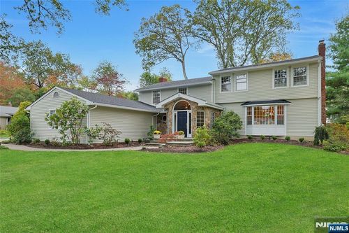 90 Arcadia Rd, Allendale, NJ, 07401-2002 | Card Image