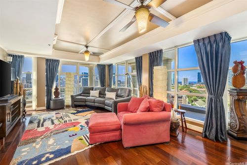 ph-3-1080 S Beretania St, Honolulu, HI, 96814-1449 | Card Image