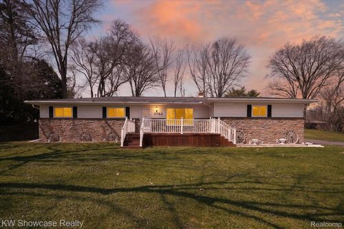3762 Lakewood Drive, Waterford Charter Township, MI, 48329 | Card Image
