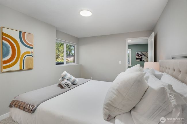 (Approx 11x15') 2nd bedroom downstairs with walk-in closet & black-out blinds | Image 29