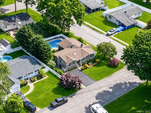 2 Pueblo Ct, Sayville, NY, 11782-2130 | Card Image